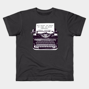 Copy of Ernest Hemingway writing advice: As a writer, you should not judge, you should understand. Kids T-Shirt